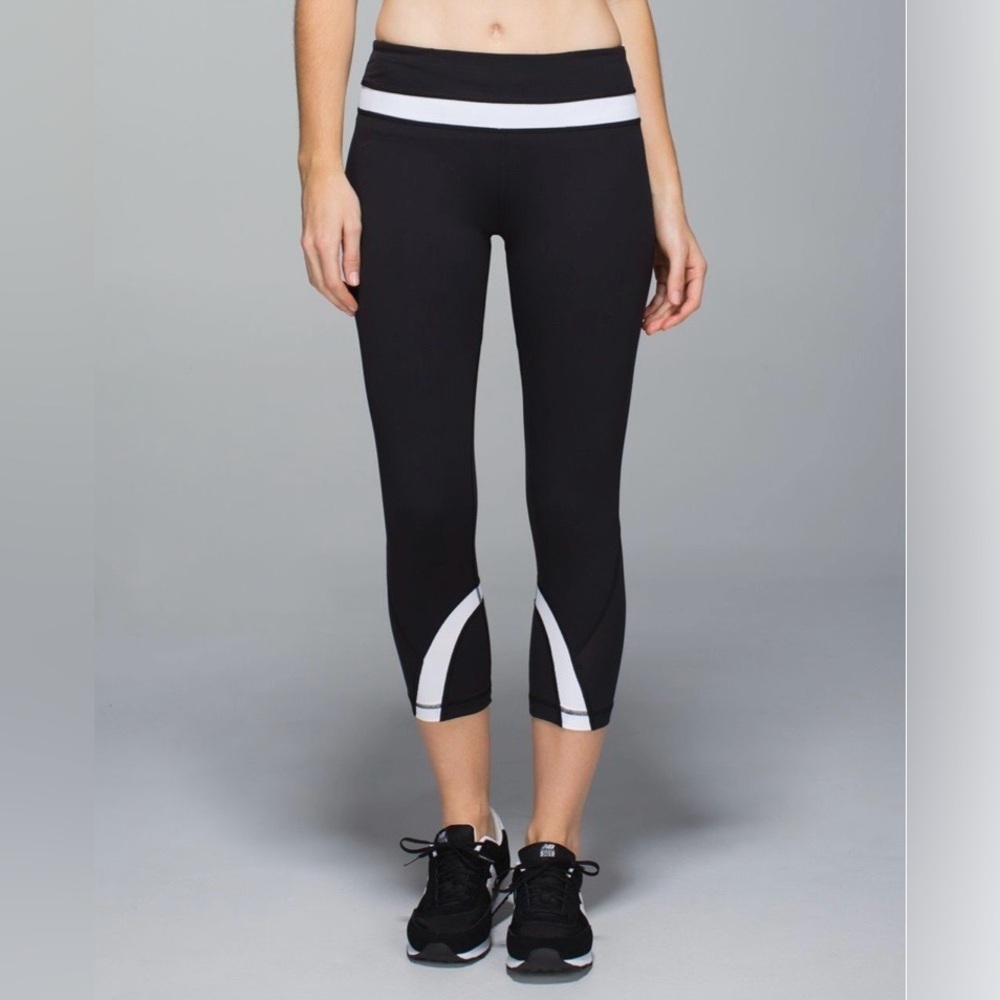 2013 Lululemon Run Inspire Crop II Black White Mesh Leggings Rare Size 6